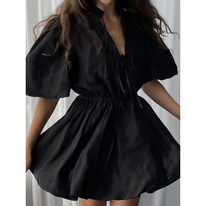Vestido Midi Plisado con Cuello Alto — Elegancia Casual de Verano